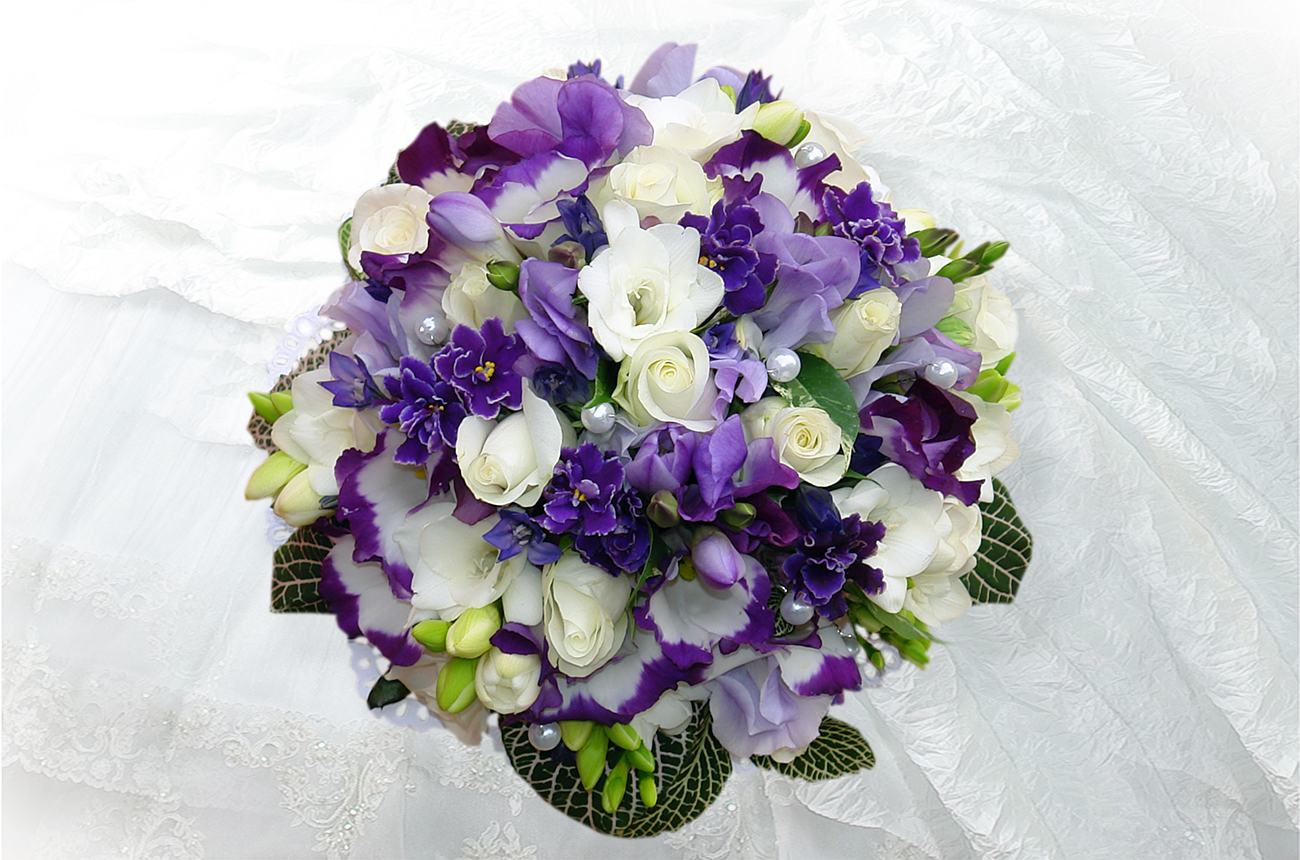 Цветы на свадьбу в подарок молодоженам фиолетовые