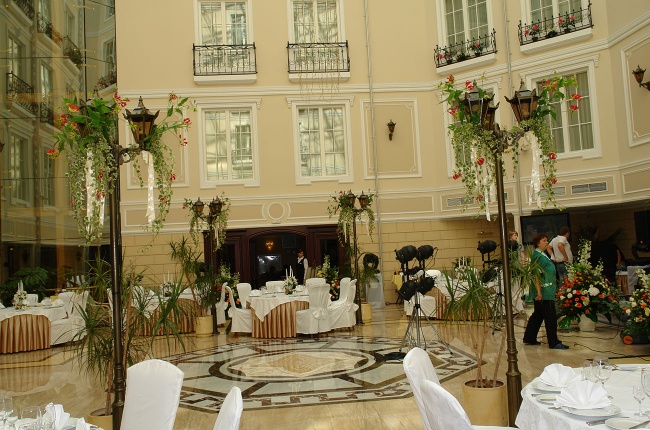 Свадьба в испанском стиле в "Гранд Отель Эмеральд"